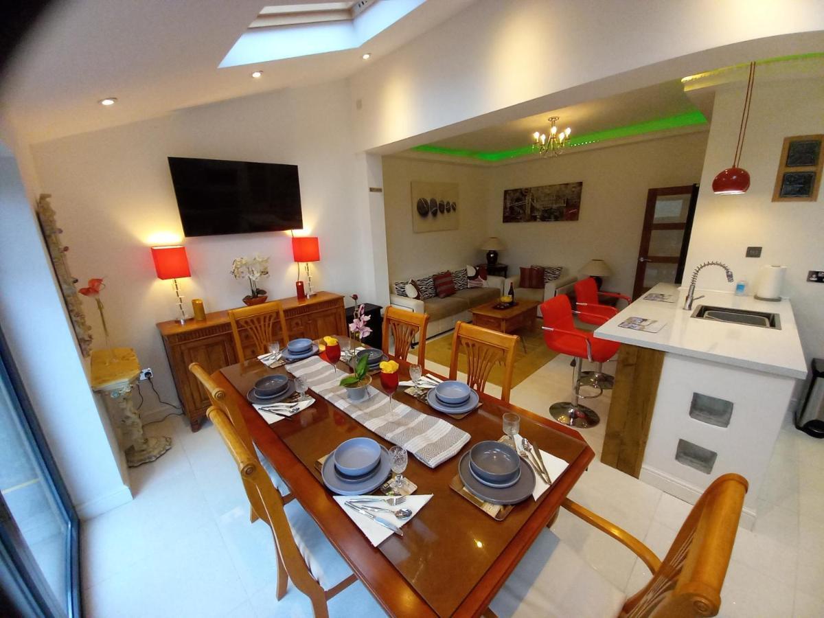 Luxury Holiday Home, Near Beach Саутенд-он-Си Экстерьер фото