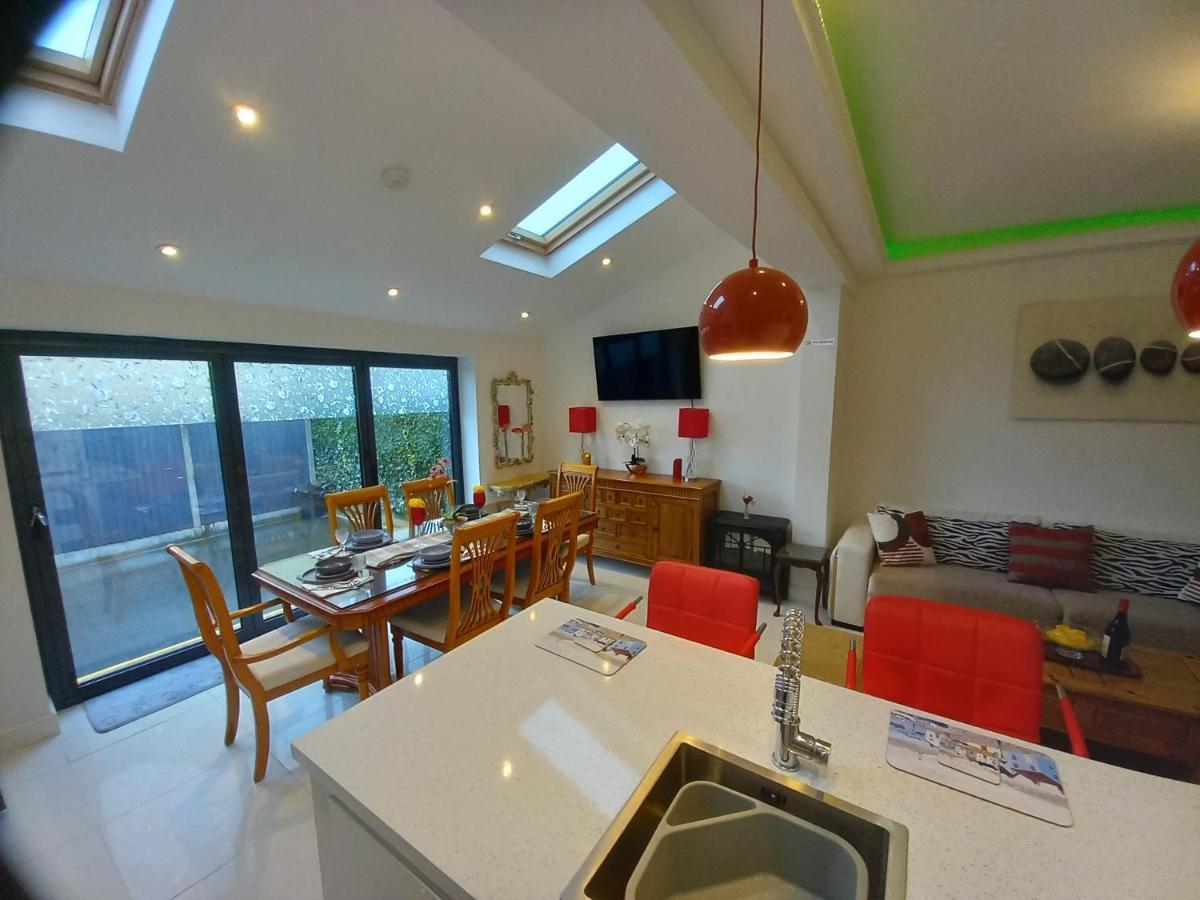 Luxury Holiday Home, Near Beach Саутенд-он-Си Экстерьер фото